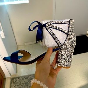 NWT gorgeous Kate Whitcomb shoes. Perfect condition.